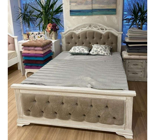 Двуспальная кровать Венеция MUR-101-01 с каретной стяжкой